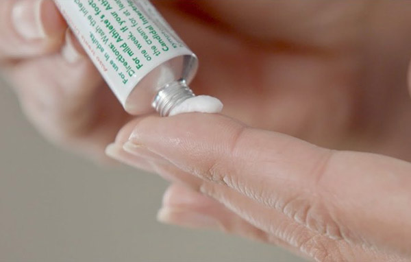 Sử dụng thuốc có chứa thành phần corticosteroid để điều trị ngứa da